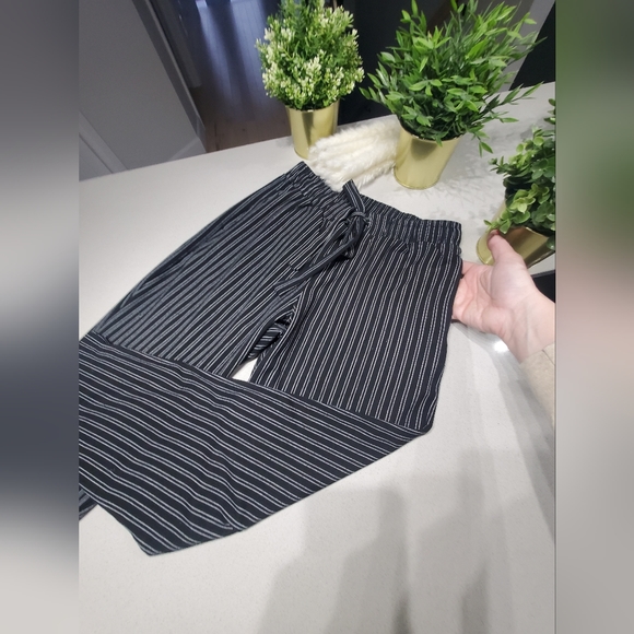 LILY MORGAN Splendide pantalon à jambes larges et aux chevilles ceintrées - Picture 3 of 6